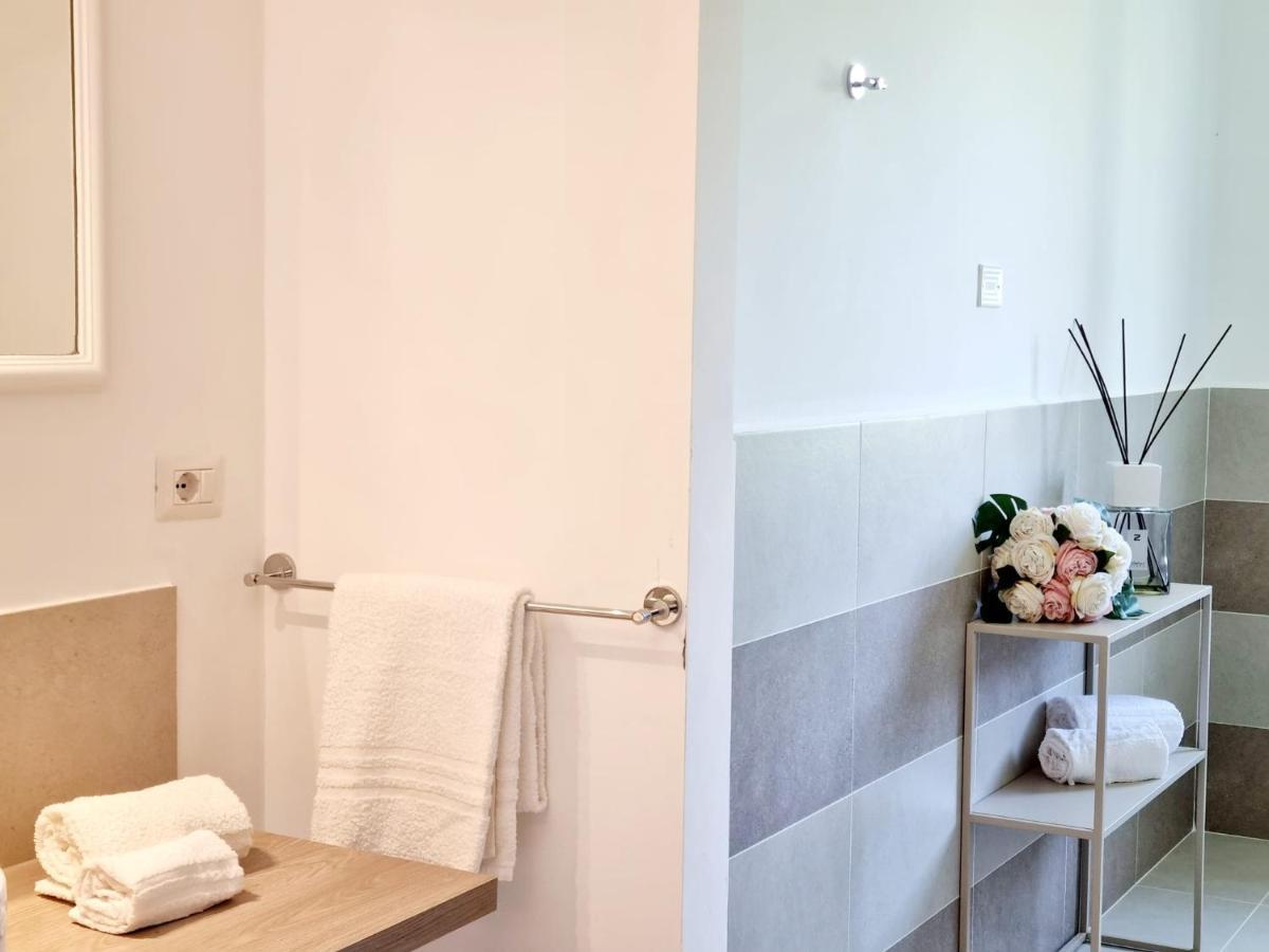 Stazzo San Teodoro La Quercia Piscina Condivisaアパートメント エクステリア 写真