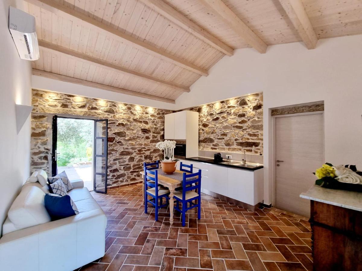 Stazzo San Teodoro La Quercia Piscina Condivisaアパートメント エクステリア 写真