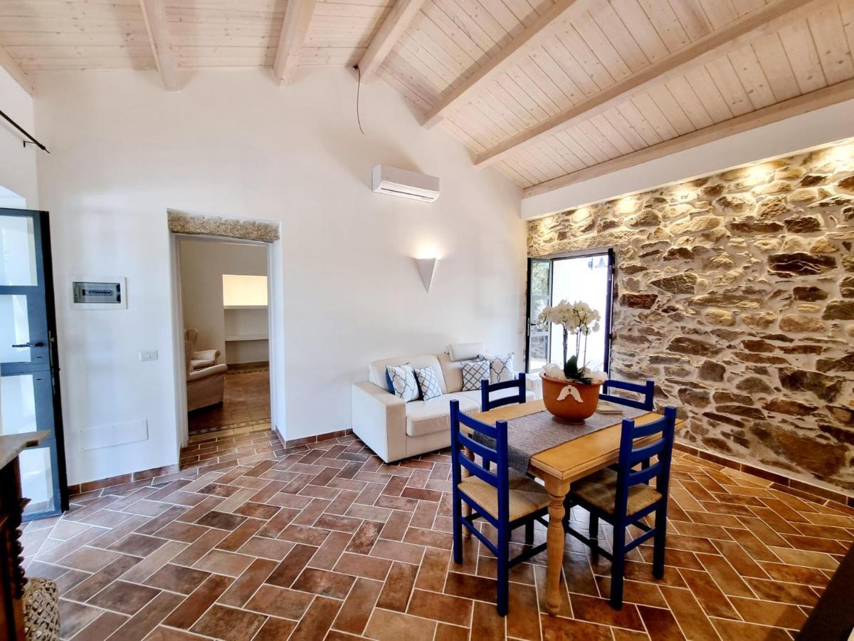 Stazzo San Teodoro La Quercia Piscina Condivisaアパートメント エクステリア 写真