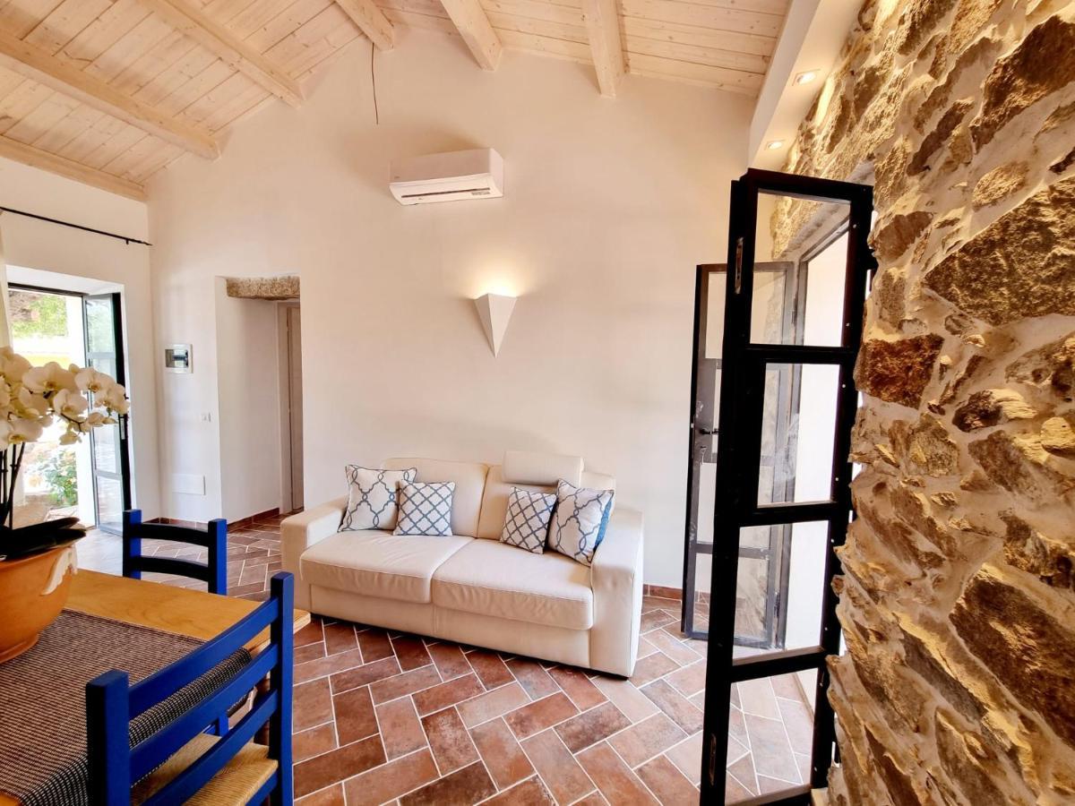 Stazzo San Teodoro La Quercia Piscina Condivisaアパートメント エクステリア 写真