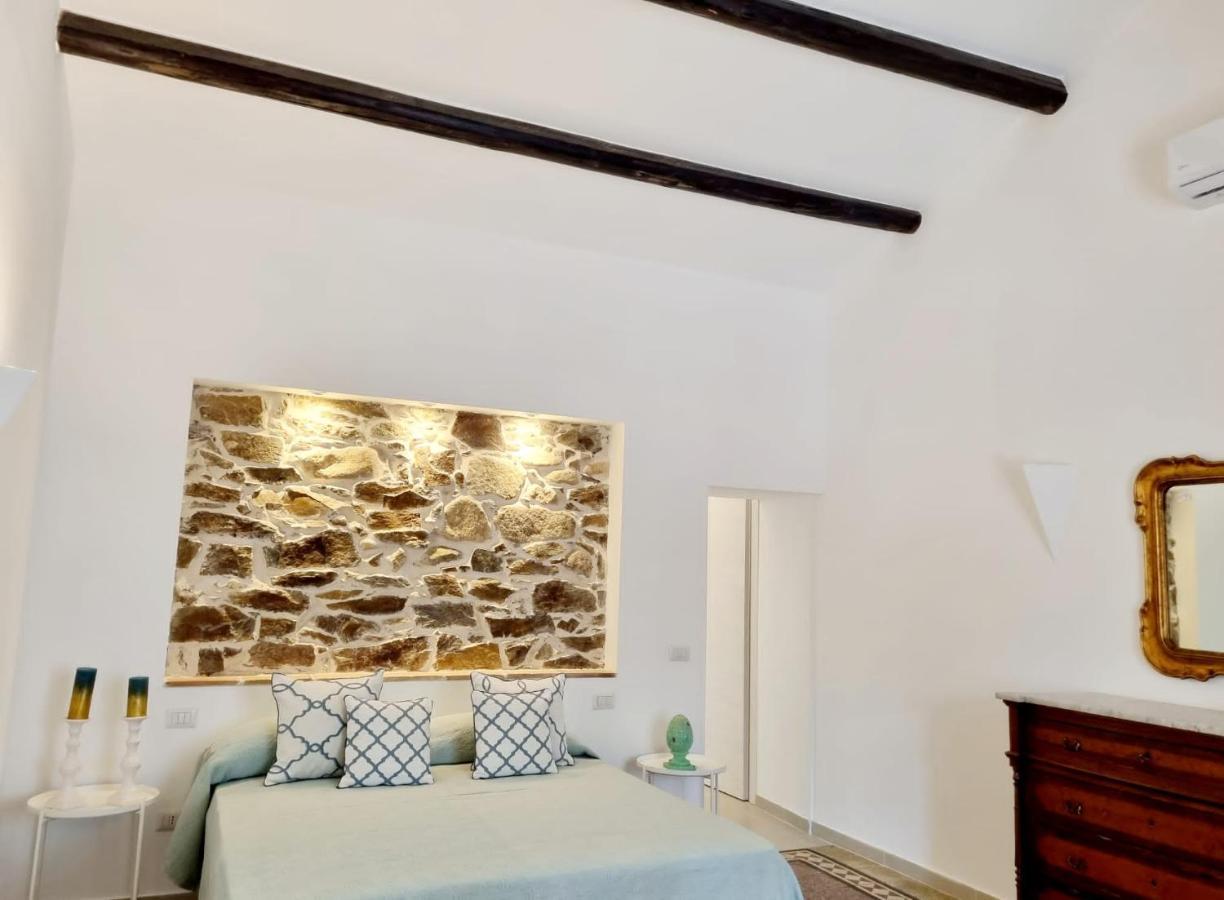 Stazzo San Teodoro La Quercia Piscina Condivisaアパートメント エクステリア 写真
