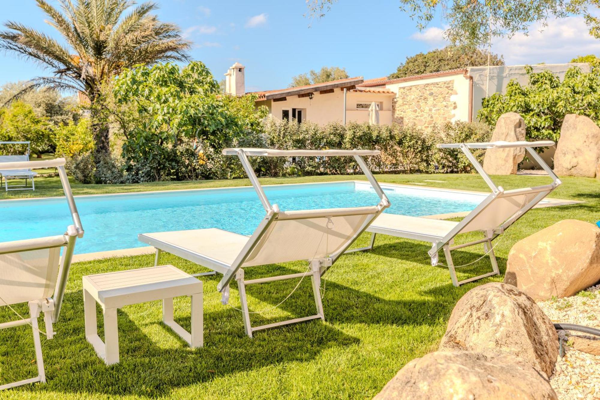 Stazzo San Teodoro La Quercia Piscina Condivisaアパートメント エクステリア 写真
